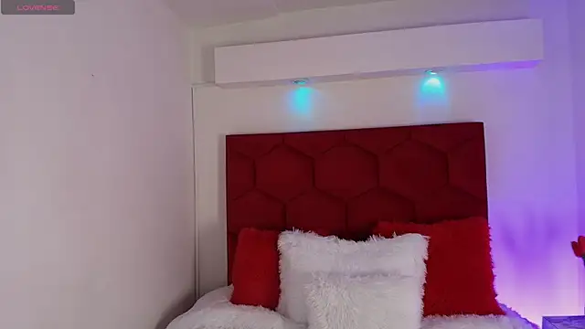 LoreleyNovoa online show from September 17, 2025, 3:19 am