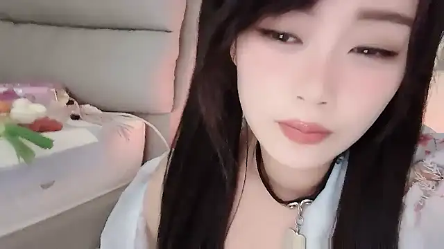 yueyue2003 online show from March 14, 2025, 5:24 pm