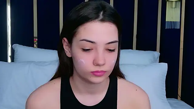 Alice Deleon online show from December 18, 2025, 10:54 am