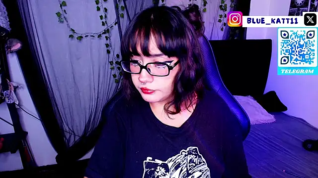 Snapshot of blue_katt chatting on May 19, 2026, 2:40 am blue katt online show from May 19, 2026, 2:40 am