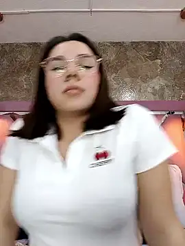 EmmaSulivan online show from January 5, 2026, 5:27 pm