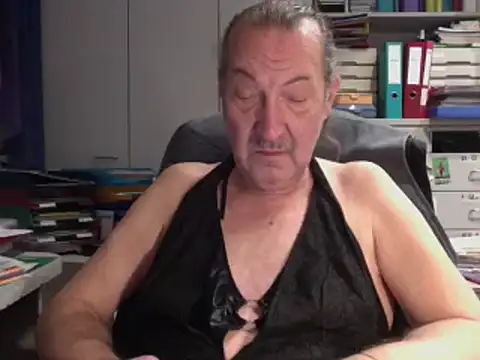 HMStraps01 online show from February 12, 2025, 3:27 pm