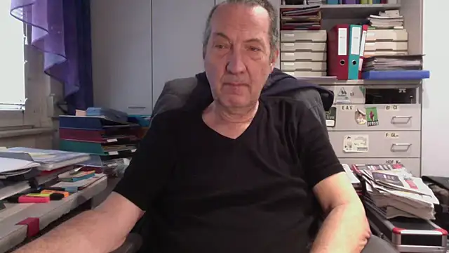 HMStraps01 online show from February 26, 2025, 8:26 am