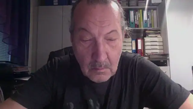 Snapshot of HMStraps01 chatting on December 17, 2025, 2:34 pm HMStraps01 online show from December 17, 2025, 2:34 pm