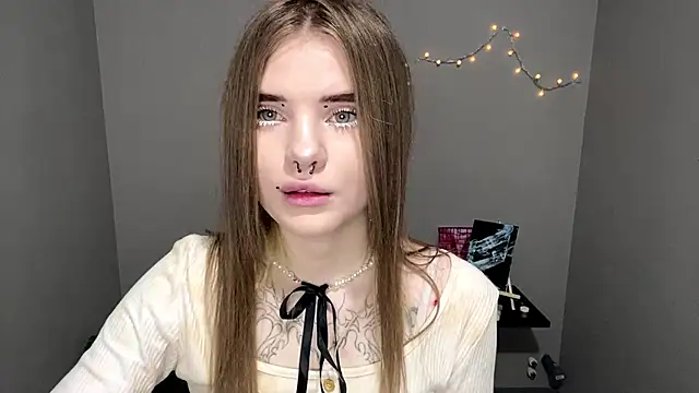 CarolinePepper online show from March 14, 2025, 5:13 pm