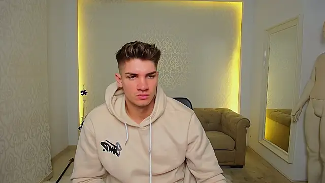 MaxKaiden online show from November 9, 2025, 5:28 am