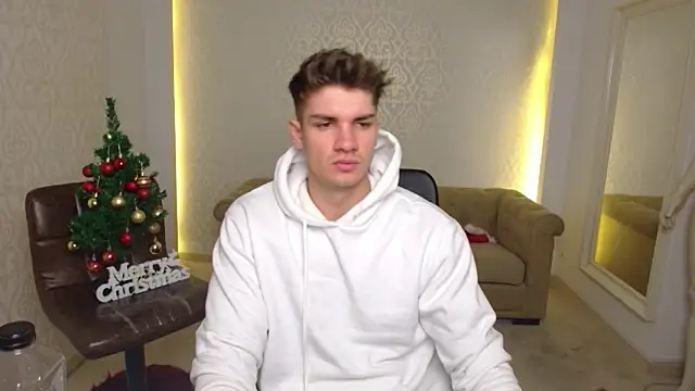 MaxKaiden online show from December 22, 2025, 6:05 pm