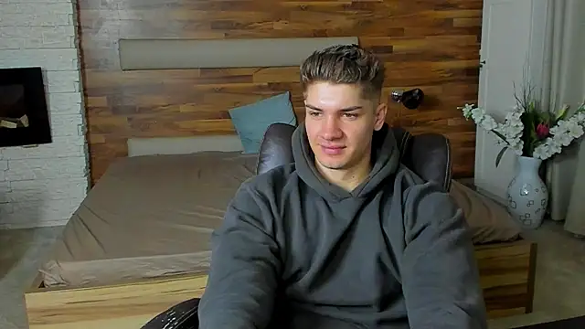 MaxKaiden online show from March 30, 2026, 4:35 am