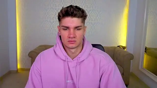 MaxKaiden online show from April 20, 2026, 4:15 am