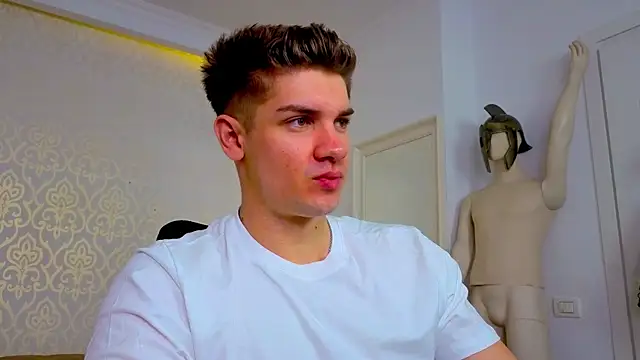 MaxKaiden online show from April 22, 2026, 4:37 am