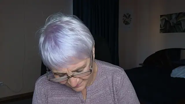 Sandra Snowflake online show from September 22, 2025, 4:14 am