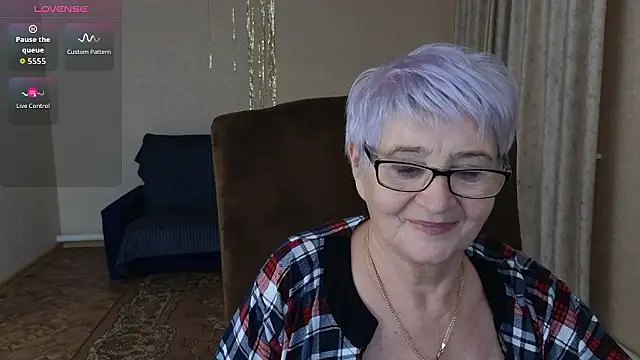 Snapshot of Sandra_Snowflake chatting on January 5, 2026, 5:27 pm Sandra Snowflake online show from January 5, 2026, 5:27 pm