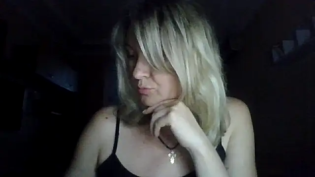 Snapshot of Mary888x chatting on June 21, 2026, 6:32 pm Mary888x online show from June 21, 2026, 6:32 pm
