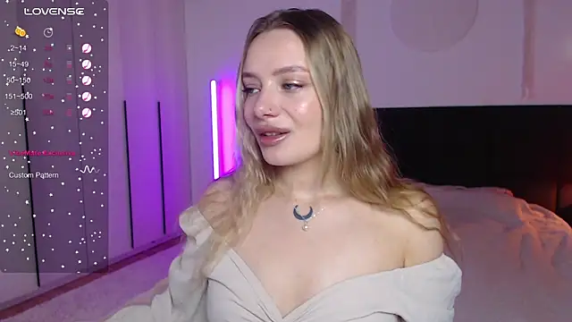 LunaticaBae online show from February 23, 2025, 1:13 am