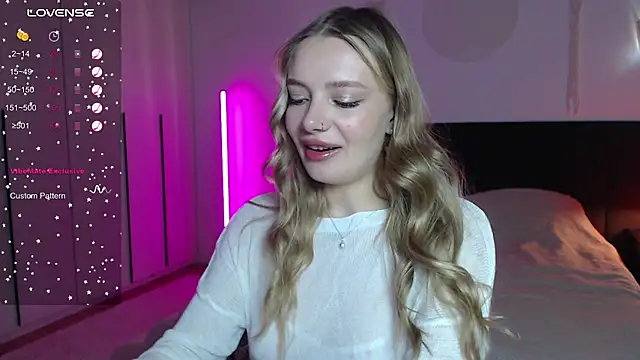 LunaticaBae online show from February 24, 2025, 1:02 am