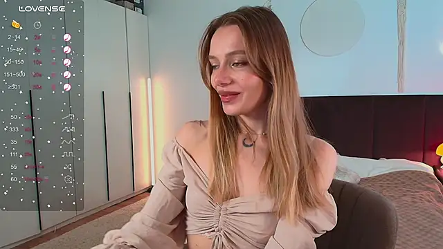 LunaticaBae online show from October 19, 2025, 2:56 am