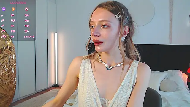 LunaticaBae online show from March 23, 2026, 2:37 am