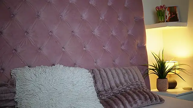 MaiaMini online show from March 13, 2026, 6:58 pm