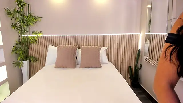 GeorginaReyes online show from April 18, 2026, 10:43 pm