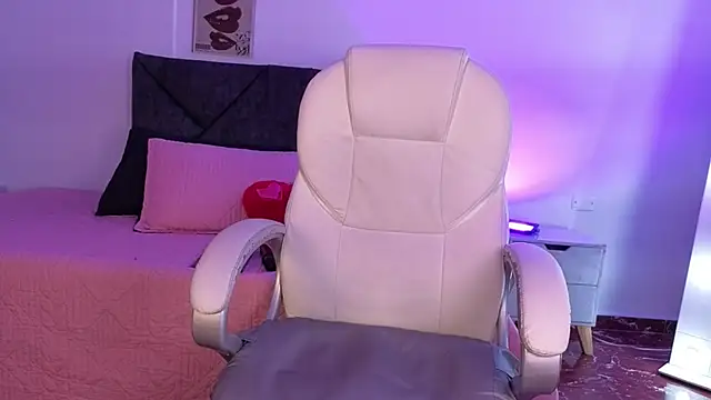 camille1310 online show from September 21, 2025, 9:38 pm