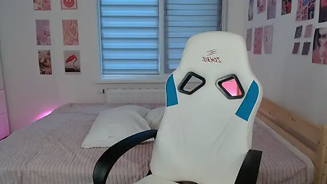 Karina Hendrick online show from March 8, 2025, 10:11 am