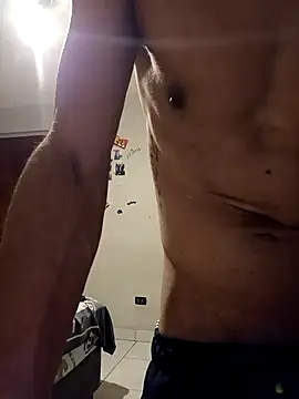 Snapshot of LeonRoots chatting on February 28, 2026, 11:50 pm LeonRoots online show from February 28, 2026, 11:50 pm