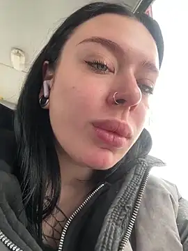 AlishaPrettyBlade online show from April 21, 2026, 5:36 am