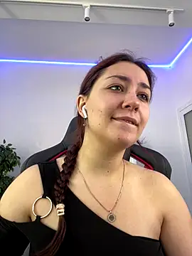 AshleySkott  online show from September 19, 2025, 8:05 am