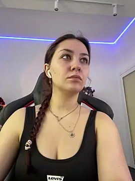 AshleySkott  online show from October 28, 2025, 8:29 am