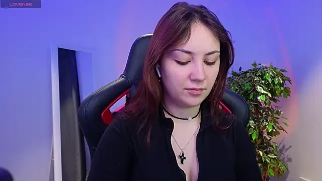 AshleySkott  online show from December 19, 2025, 9:05 am