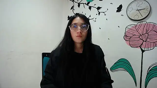 Snapshot of Arielle_lov chatting on February 28, 2025, 3:26 pm Arielle lov online show from February 28, 2025, 3:26 pm