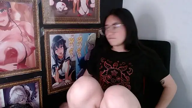 Snapshot of Arielle_lov chatting on March 5, 2025, 6:01 pm Arielle lov online show from March 5, 2025, 6:01 pm