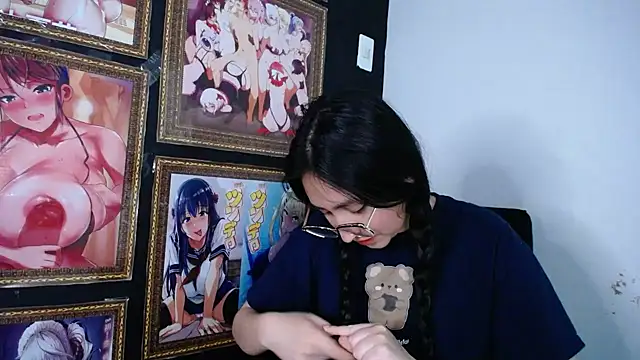 Snapshot of Arielle_lov chatting on March 6, 2025, 5:43 pm Arielle lov online show from March 6, 2025, 5:43 pm