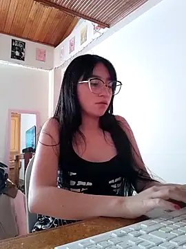 Snapshot of Arielle_lov chatting on October 8, 2025, 8:39 pm Arielle lov online show from October 8, 2025, 8:39 pm