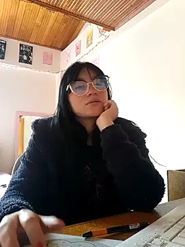 Snapshot of Arielle_lov chatting on October 23, 2025, 4:17 pm Arielle lov online show from October 23, 2025, 4:17 pm