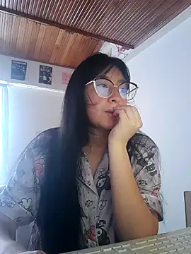 Snapshot of Arielle_lov chatting on October 26, 2025, 4:35 pm Arielle lov online show from October 26, 2025, 4:35 pm