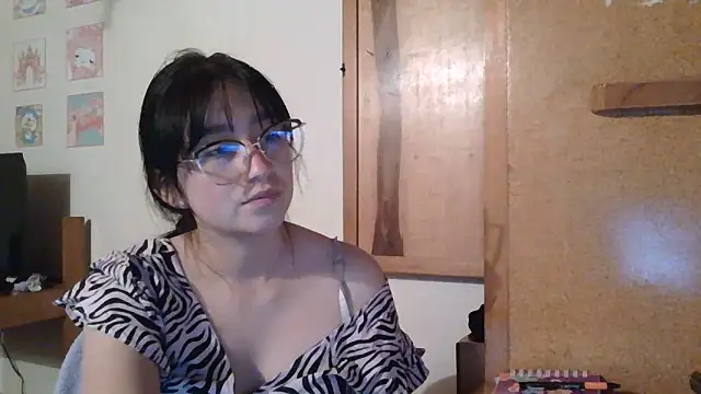 Snapshot of Arielle_lov chatting on October 29, 2025, 11:17 pm Arielle lov online show from October 29, 2025, 11:17 pm