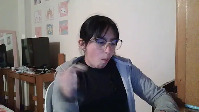 Snapshot of Arielle_lov chatting on October 30, 2025, 10:32 pm Arielle lov online show from October 30, 2025, 10:32 pm