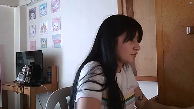 Snapshot of Arielle_lov chatting on November 12, 2025, 7:35 pm Arielle lov online show from November 12, 2025, 7:35 pm