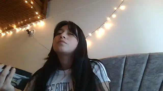 Snapshot of Arielle_lov chatting on December 1, 2025, 6:46 pm Arielle lov online show from December 1, 2025, 6:46 pm