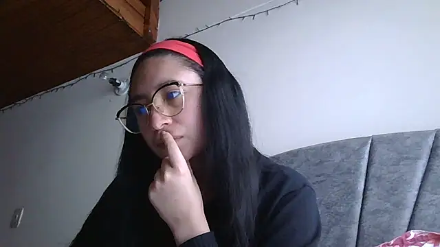 Snapshot of Arielle_lov chatting on December 2, 2025, 7:42 pm Arielle lov online show from December 2, 2025, 7:42 pm