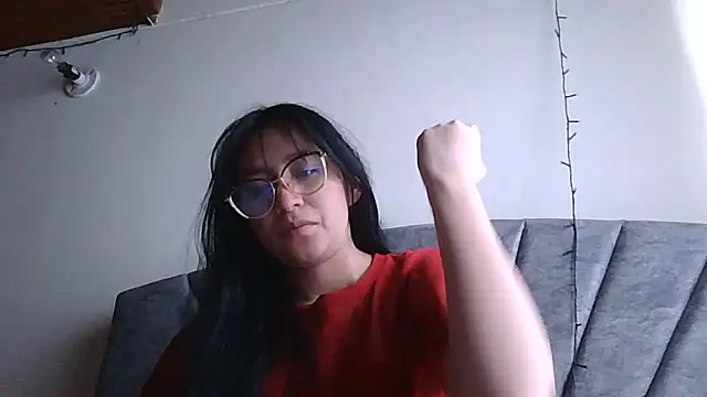 Snapshot of Arielle_lov chatting on December 4, 2025, 4:05 pm Arielle lov online show from December 4, 2025, 4:05 pm