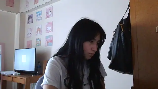 Snapshot of Arielle_lov chatting on December 5, 2025, 6:59 pm Arielle lov online show from December 5, 2025, 6:59 pm