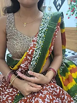 Snapshot of RealcoupleP chatting on May 18, 2026, 4:35 pm RealcoupleP online show from May 18, 2026, 4:35 pm
