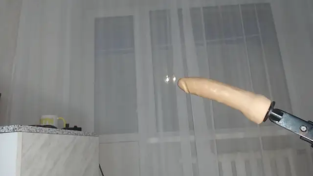 Snapshot of DreamMoon chatting on December 15, 2025, 1:15 pm DreamMoon online show from December 15, 2025, 1:15 pm