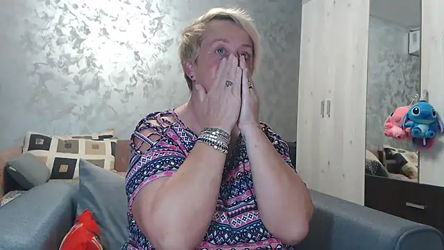 RosesandLillies online show from October 21, 2025, 5:02 pm