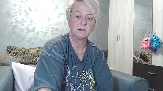 RosesandLillies online show from October 27, 2025, 5:28 pm