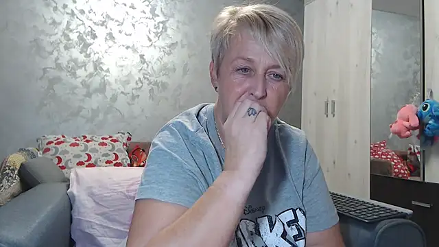 RosesandLillies online show from November 10, 2025, 5:12 pm