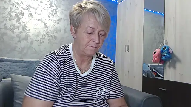 RosesandLillies online show from November 20, 2025, 6:07 pm