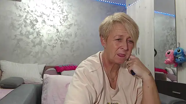 RosesandLillies online show from April 22, 2026, 5:58 pm